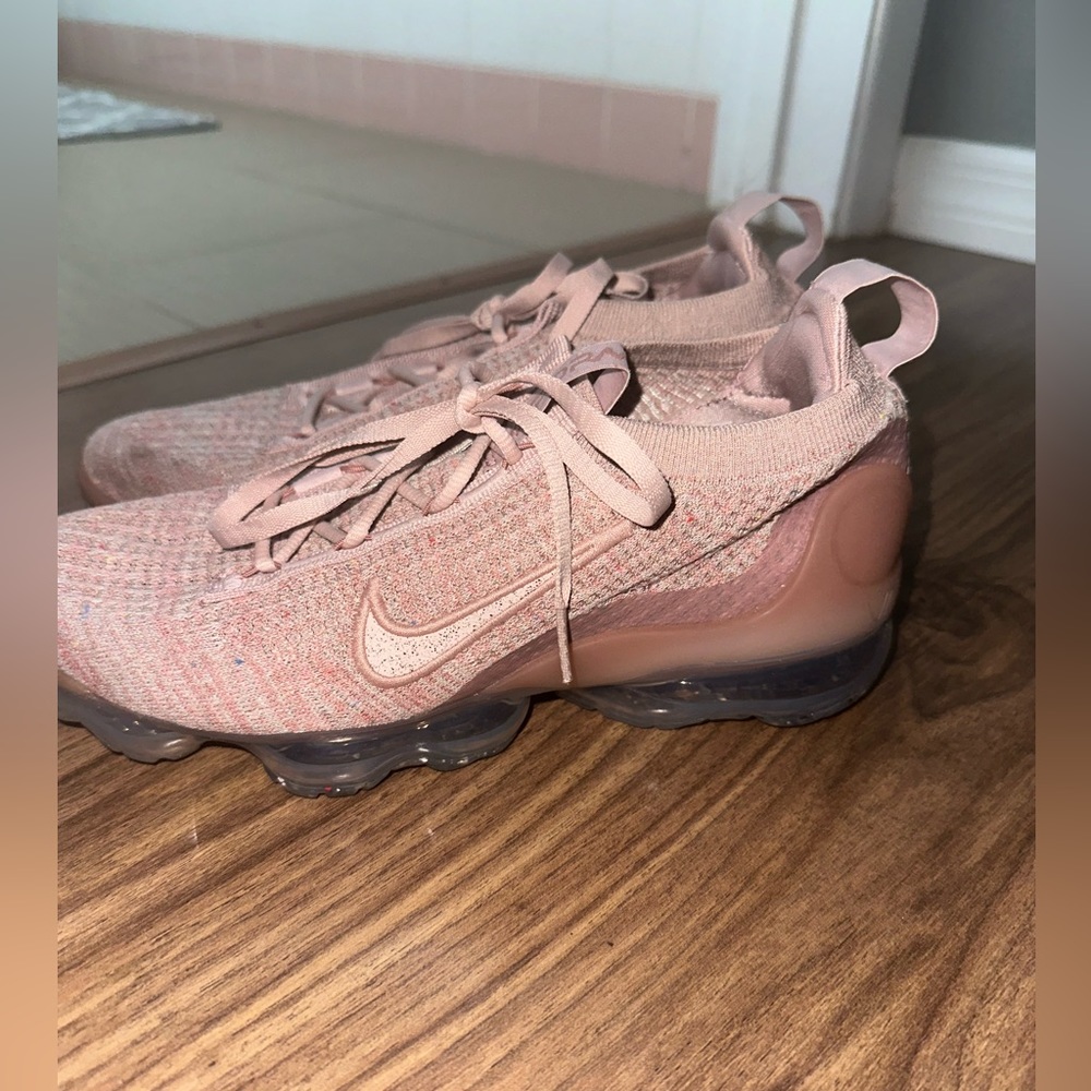 Size 8.5 women’s Nike vapor max